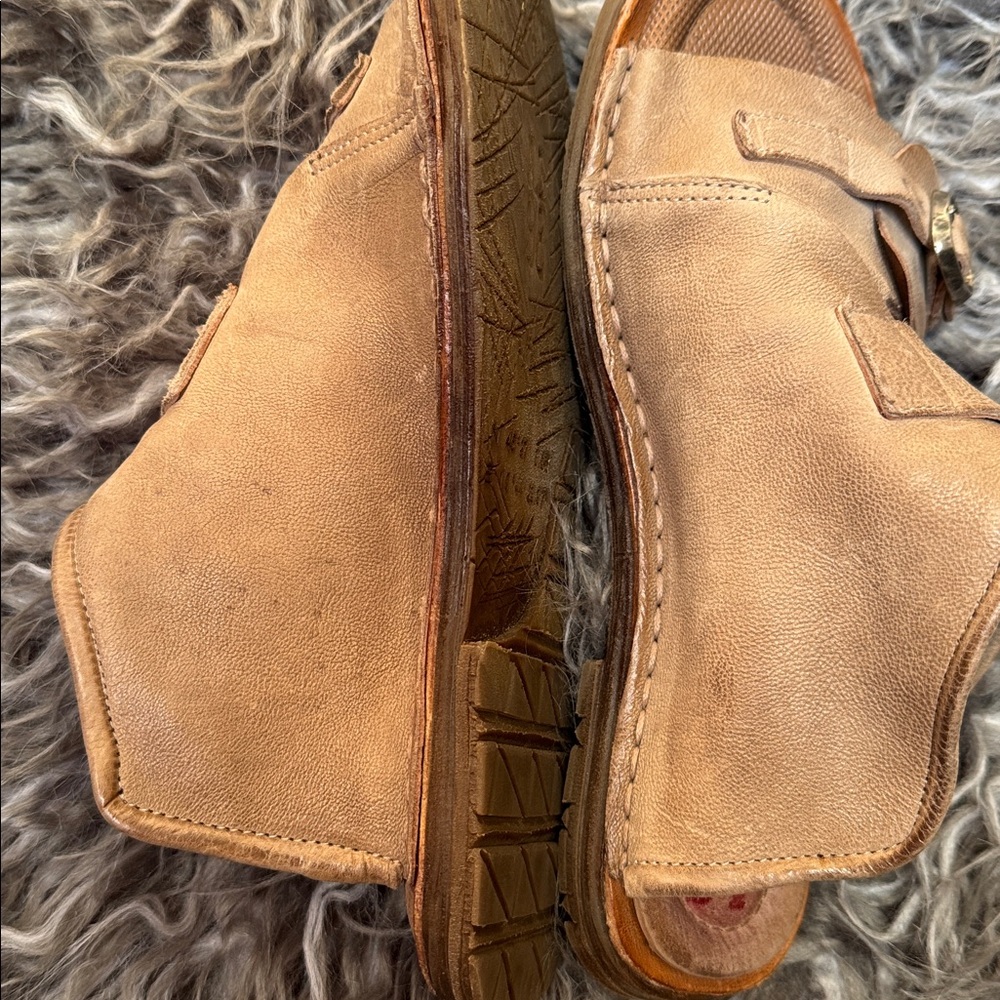 AS98 Buckle Leather Slides Distressed Taupe Sz 8 - Picture 4 of 9